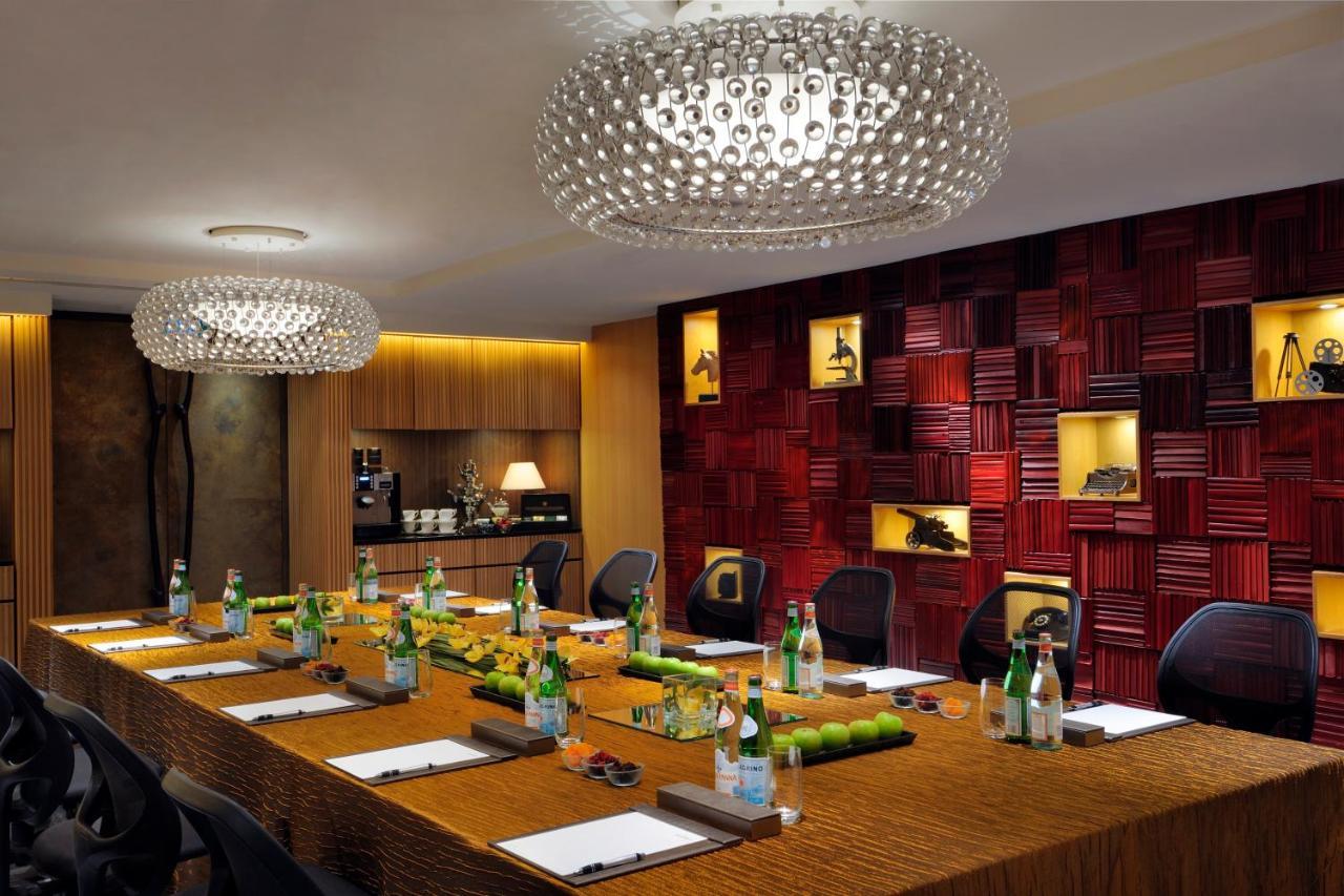 Oasia Resort Sentosa By Far East Hospitality Singapur Exteriér fotografie Meeting room at The Westin Mumbai