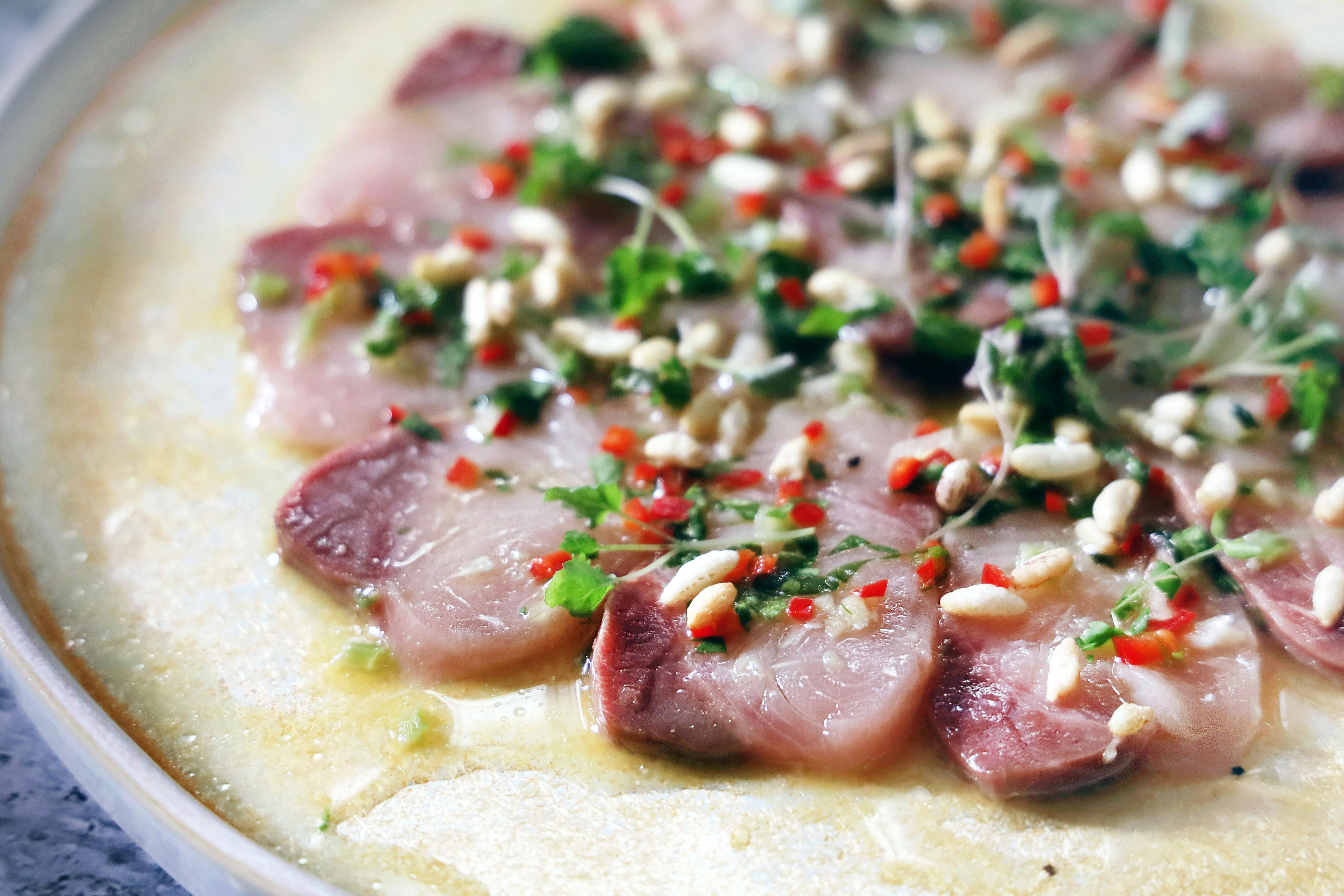 Oasia Resort Sentosa By Far East Hospitality Singapur Exteriér fotografie A dish of carpaccio