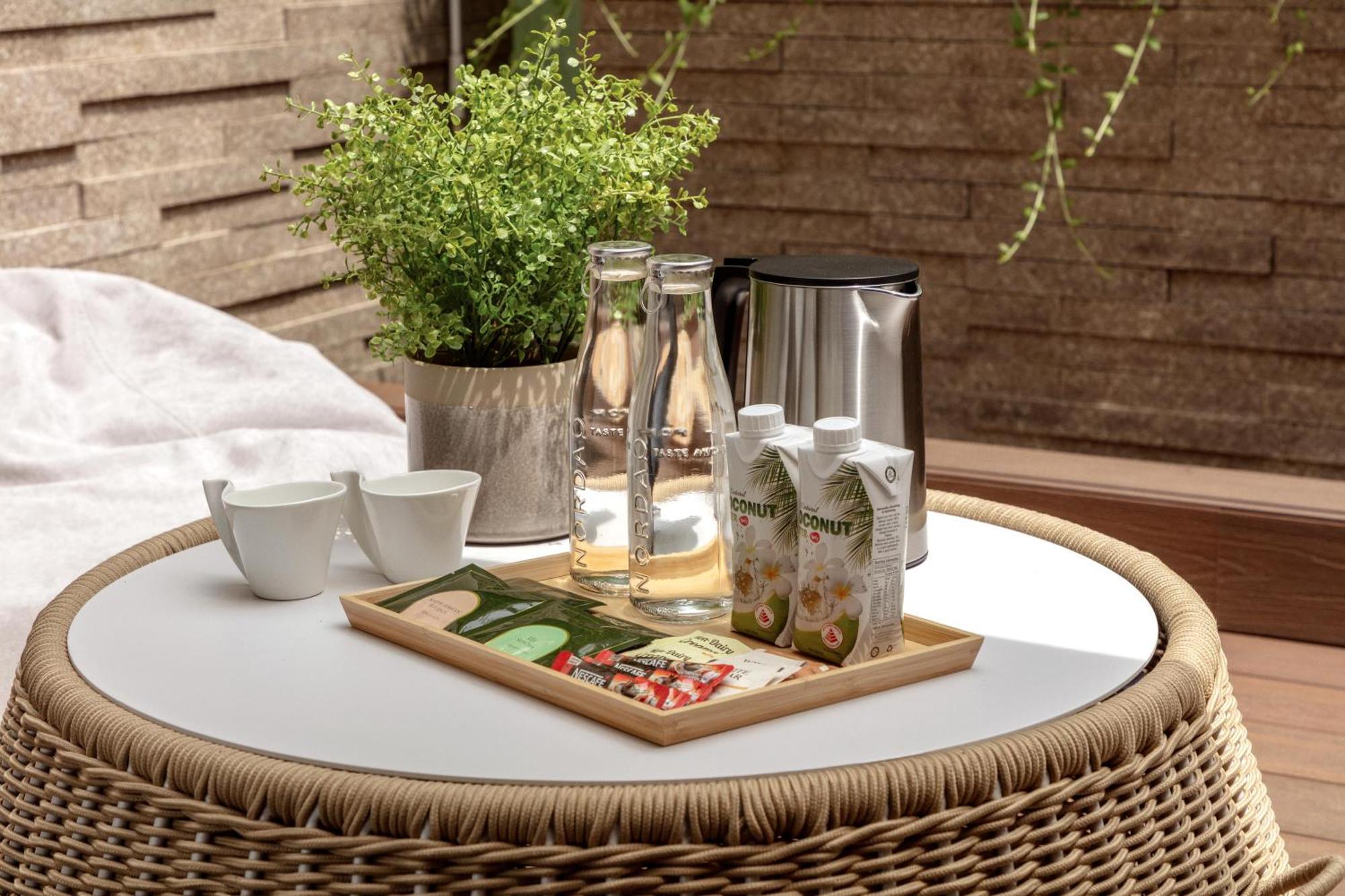 Oasia Resort Sentosa By Far East Hospitality Singapur Exteriér fotografie A tea tray
